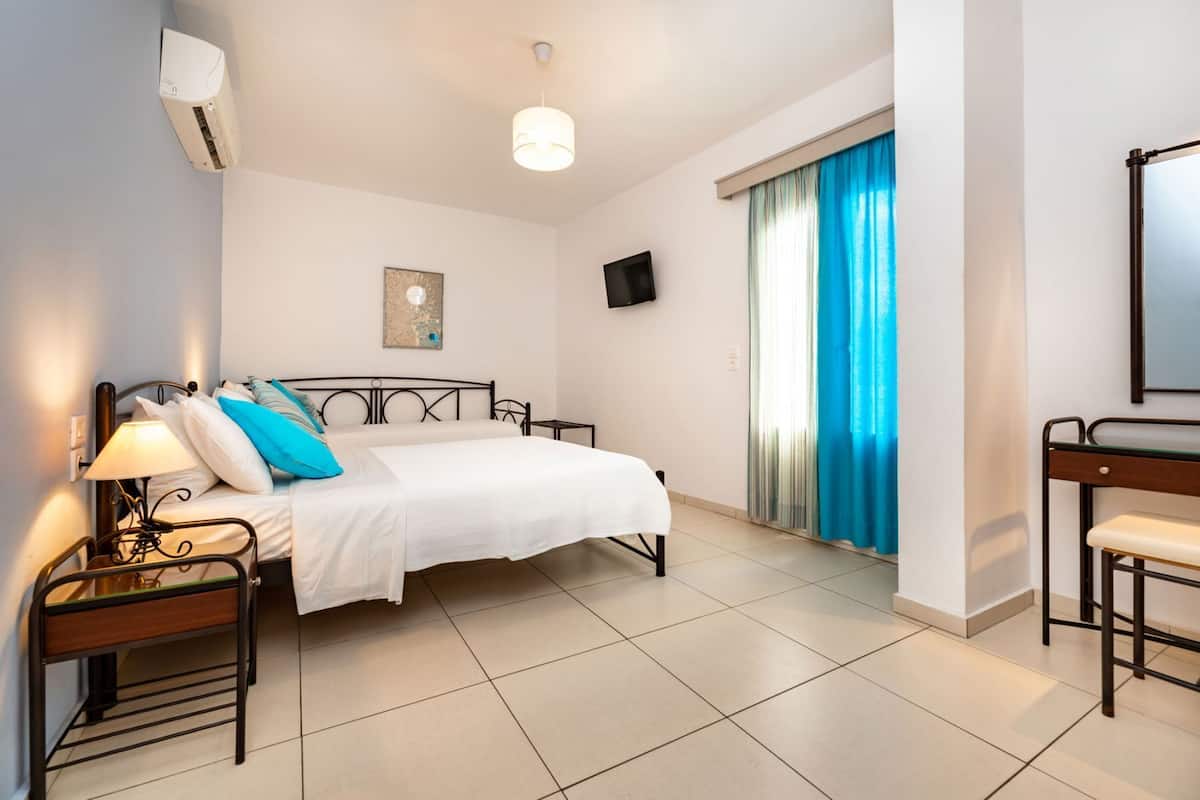 Standard Room, 3 Twin Beds | Premium bedding, pillowtop beds, minibar, in-room safe