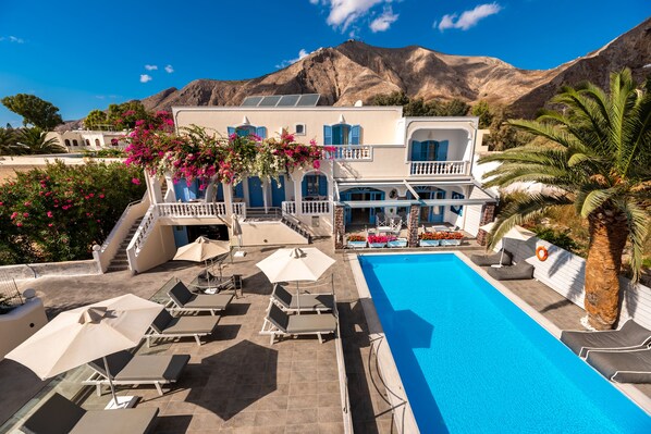 Outdoor pool, open 9:00 AM to 9:00 PM, pool umbrellas, pool loungers