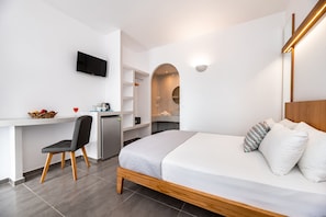 Camera Standard, 1 letto matrimoniale | Biancheria da letto di alta qualità, materassi a doppio strato, minibar