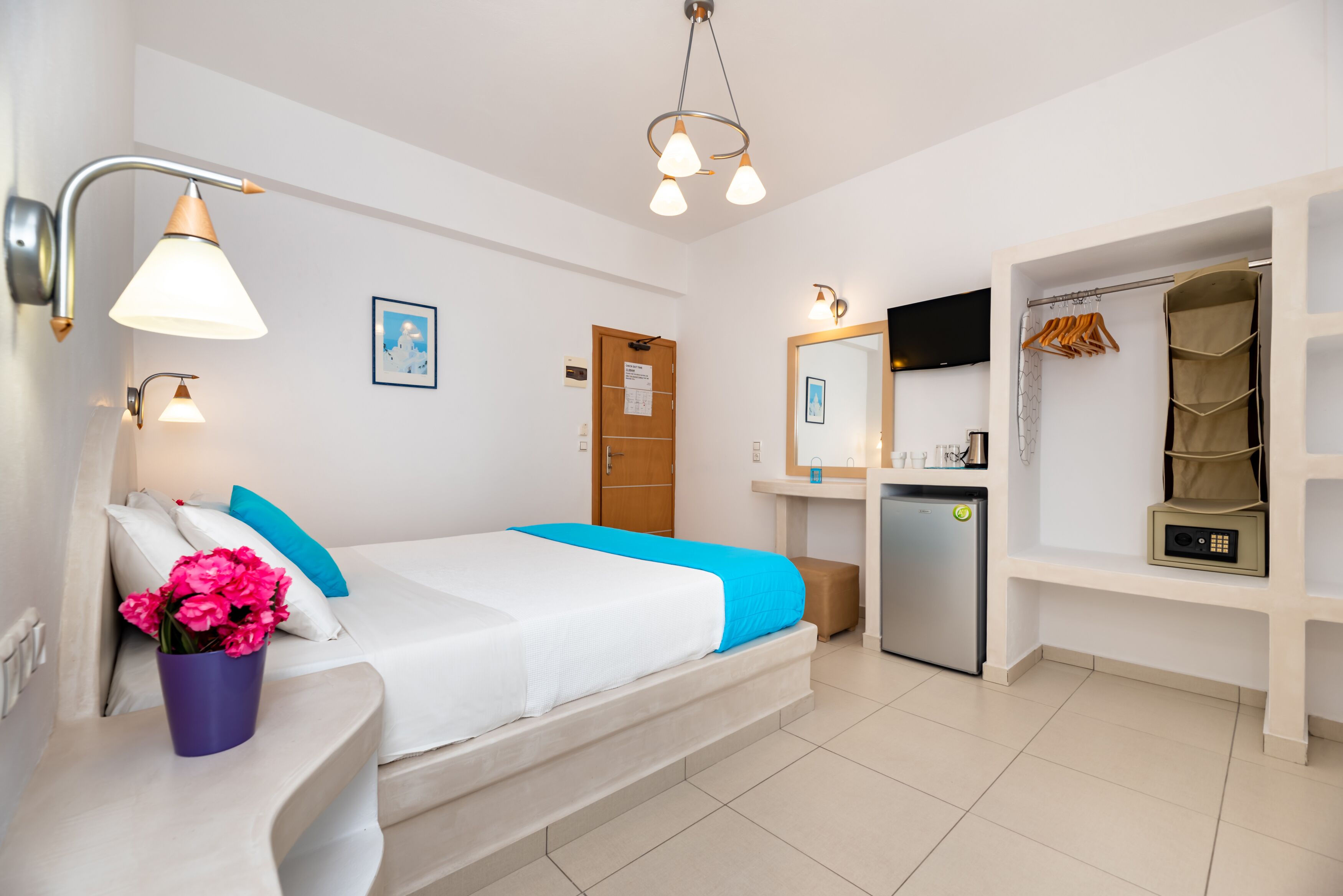 standard room, 1 double bed | premium bedding, pillow-top beds, minibar, in-room safe