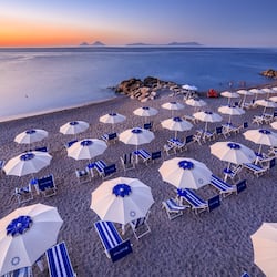Spiaggia privata, lettini da mare, ombrelloni, un bar sulla spiaggia