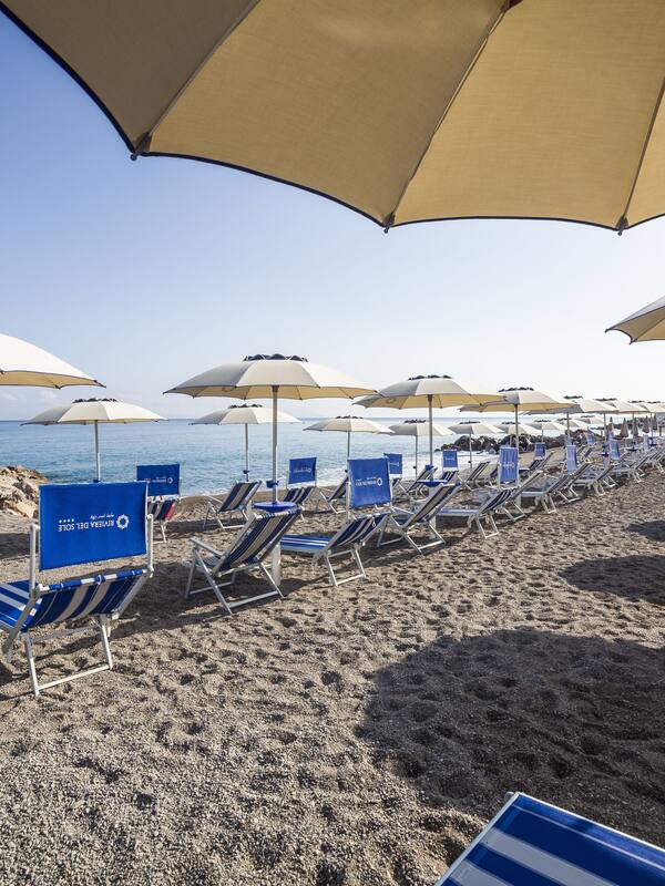 Spiaggia privata, lettini da mare, ombrelloni, un bar sulla spiaggia