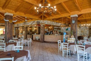 Breakfast served - Villa Camporosso (Lazise)