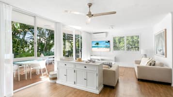 Individually furnished, iron/ironing board, free WiFi, bed sheets