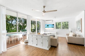 Muebles diferentes, tabla de planchar con plancha y wifi gratis