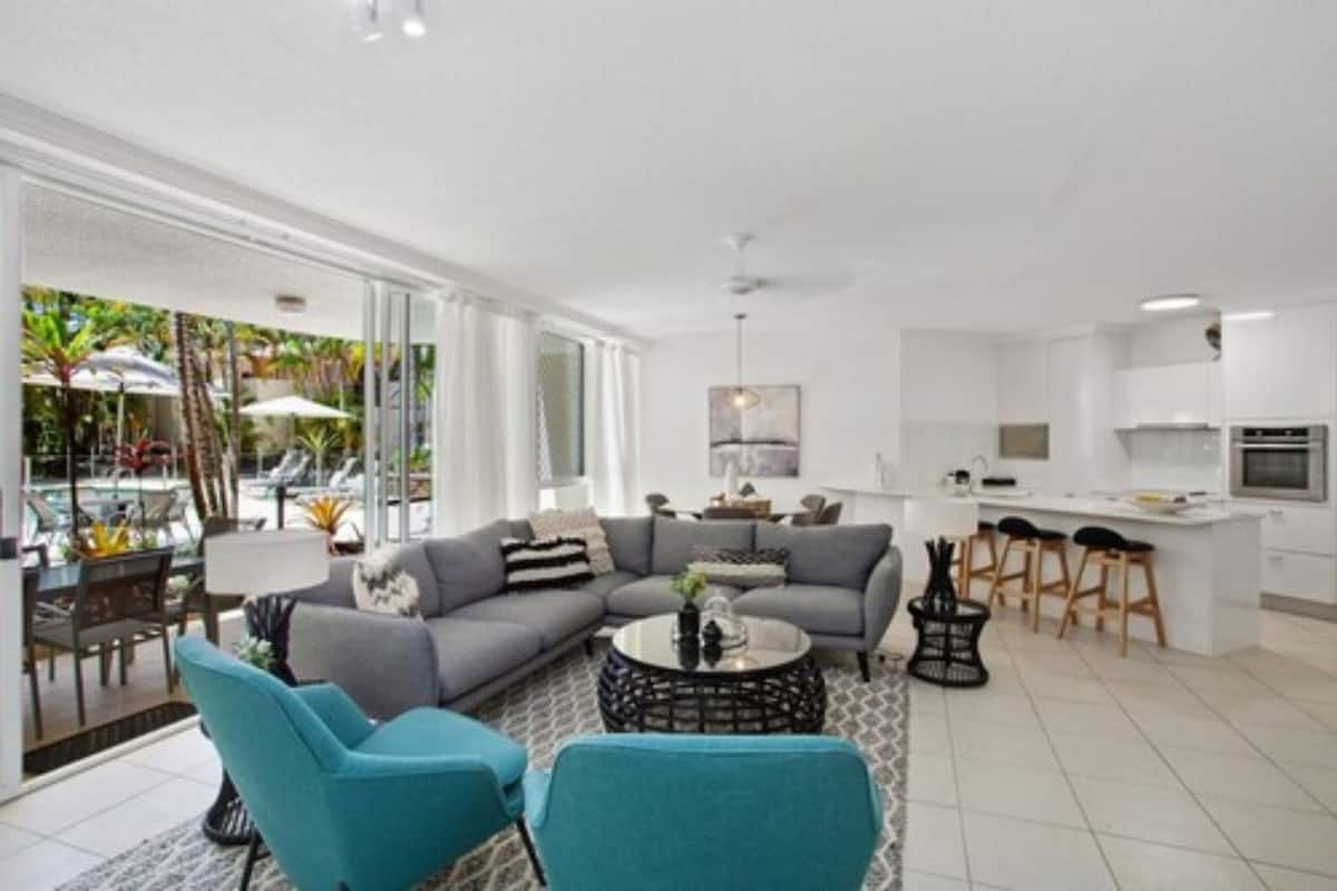 Superior Apartment, 2 Bedrooms, Courtyard Area | Living area | Smart TV