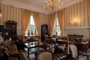 Televisi layar datar 28-inci dengan saluran TV digital