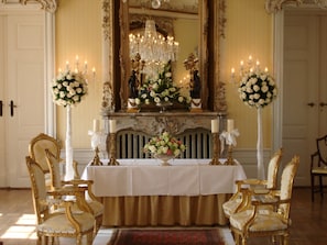 Indoor wedding - Hvedholm Slotshotel (Faaborg)