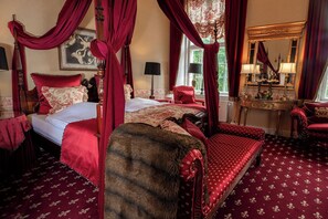 Suite | Hypo-allergenic bedding, individually decorated, individually furnished