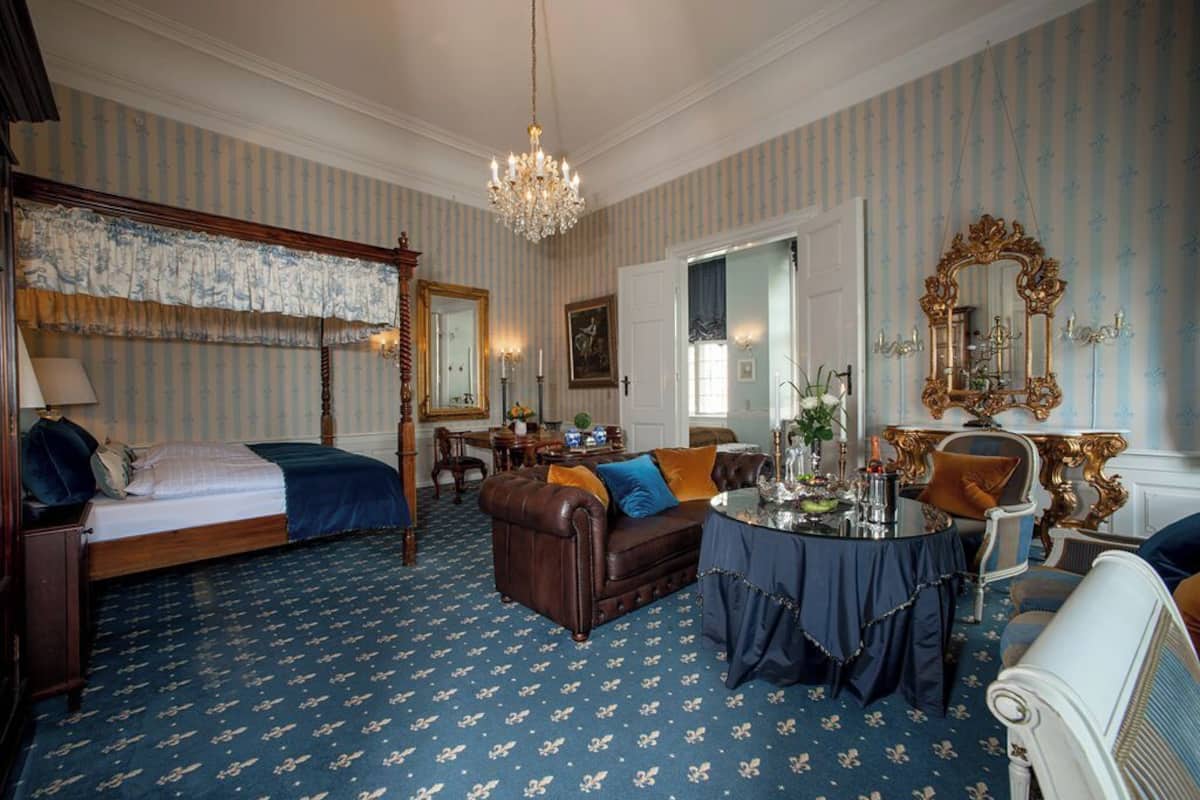 Royal Room | Hypo-allergenic bedding, individually decorated, individually furnished