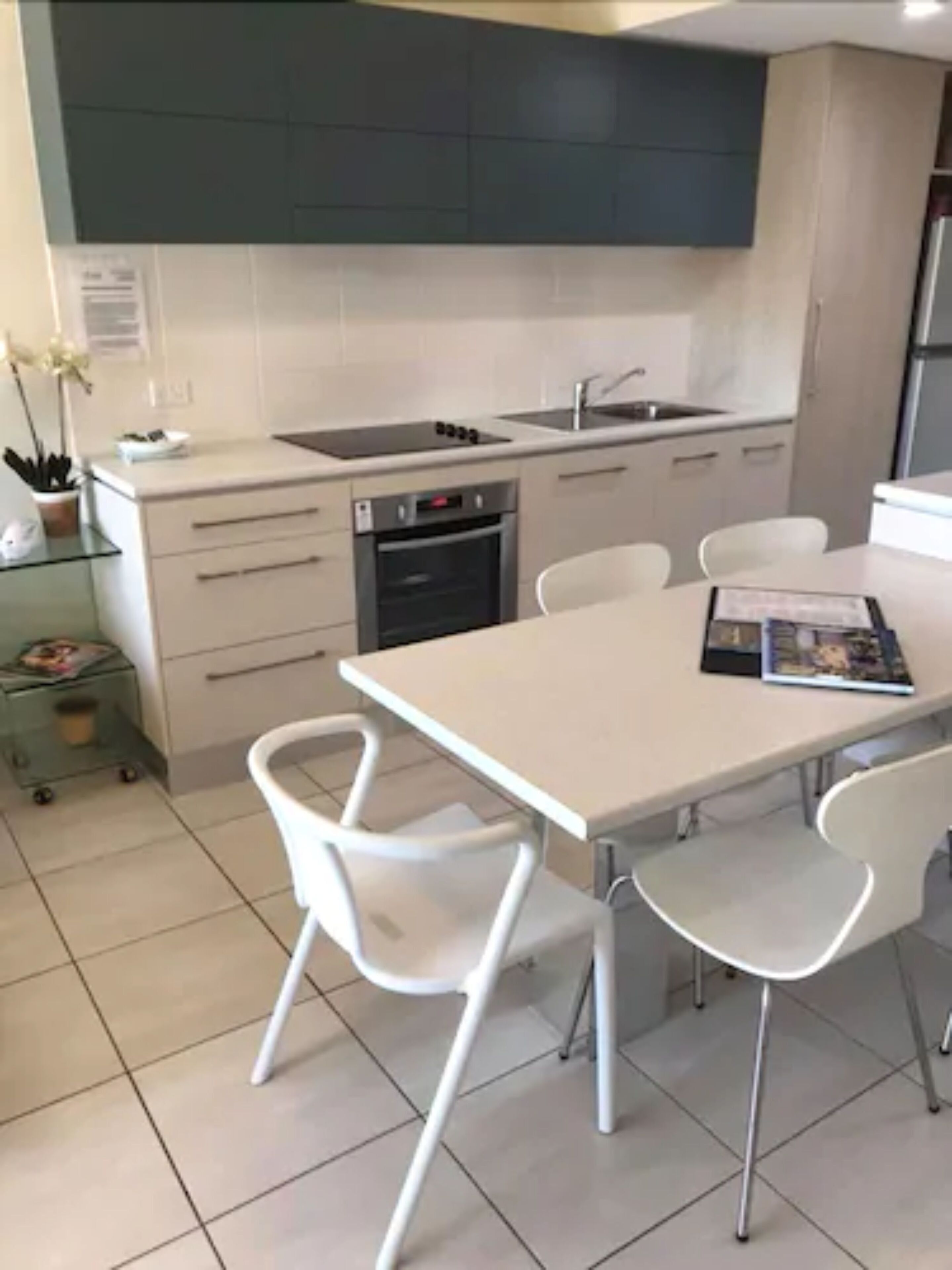 1 bedroom apartment (pool level) | in-room dining