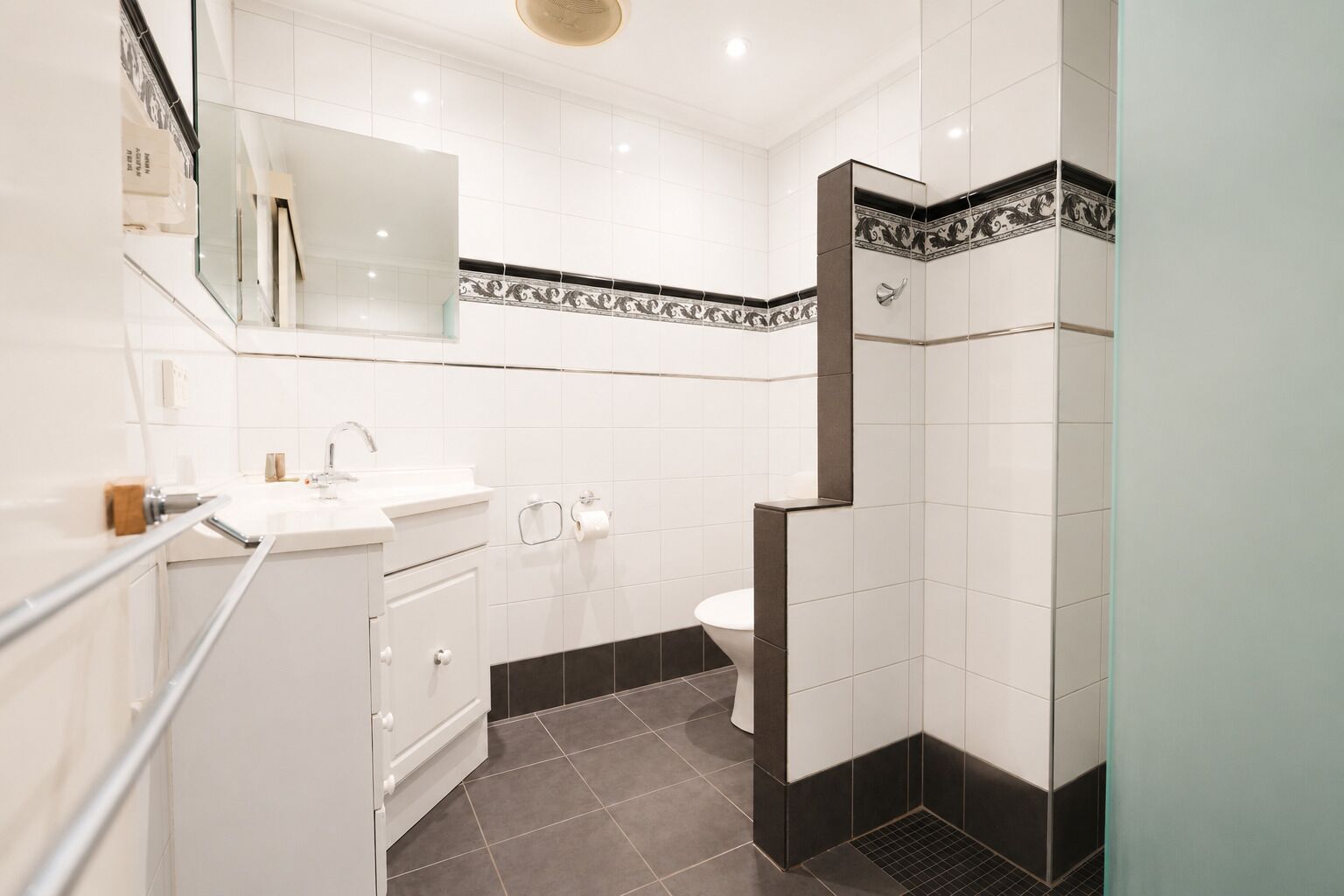 Twin Room | Bathroom