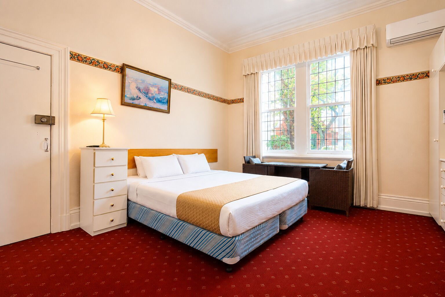 Photo - Georgian Court Inn