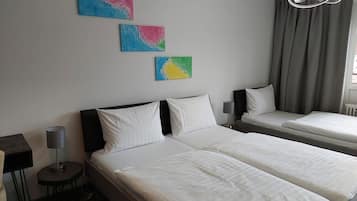 Minibar, Schreibtisch, kostenloses WLAN, Bettwäsche