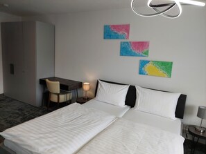 Double Room | Minibar, desk, free WiFi, bed sheets - Hotel Stadt Gernsbach (Gernsbach)