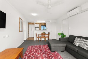 Executive 1 Bedroom Apartment | Living area | 43-inch flat-screen TV with digital channels, TV - Toowong Villas (Toowong)