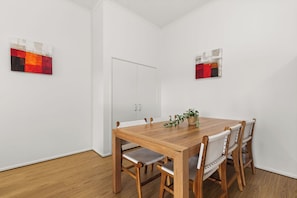Standard 3 Bedroom Apartment | Private kitchen | Fridge, microwave, electric kettle, toaster - Toowong Villas (Toowong)