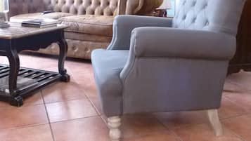 Coin salon dans le hall