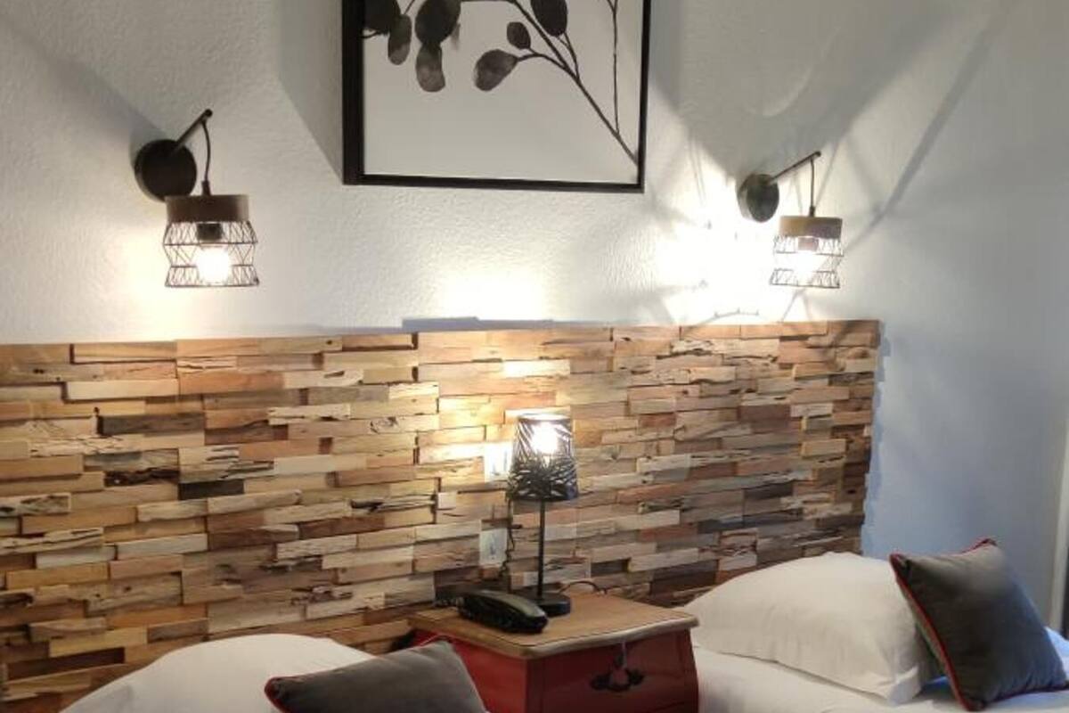 desk, soundproofing, iron/ironing board, free wifi