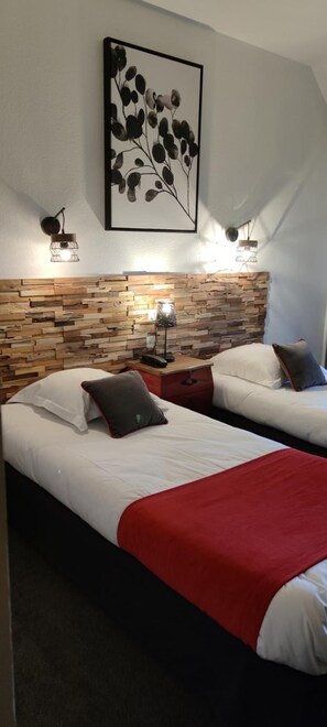 Desk, soundproofing, iron/ironing board, free WiFi