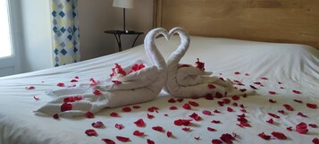 Desk, soundproofing, iron/ironing board, free WiFi