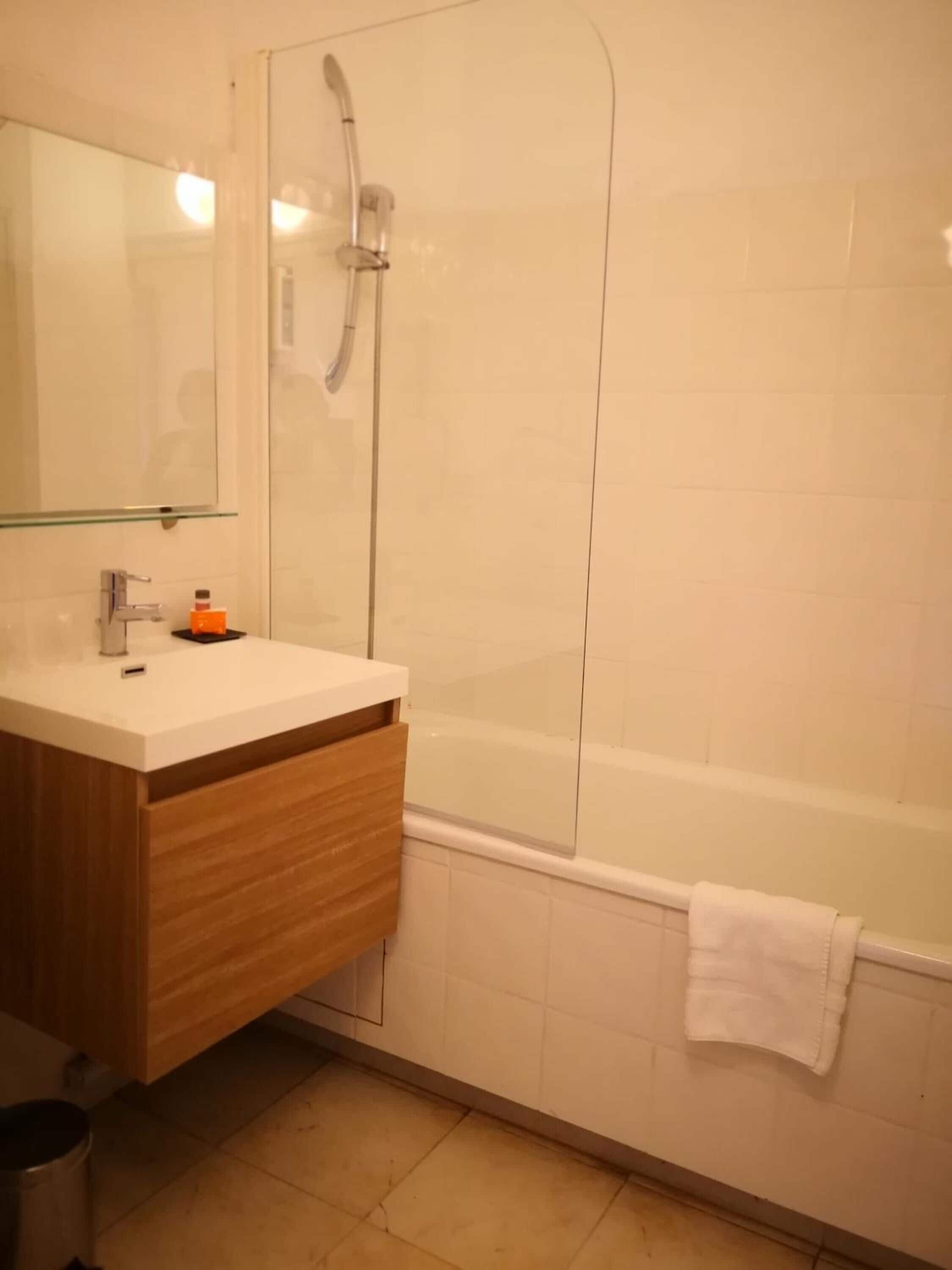 shower, free toiletries, hair dryer, towels