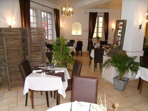 Breakfast, lunch, dinner served; French cuisine