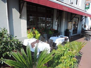 Breakfast, lunch, dinner served; French cuisine