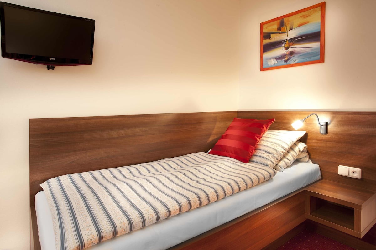 Chambre triple, 3 lits jumeaux | Literie de qualité, lit avec matelas Select Comfort, minibar