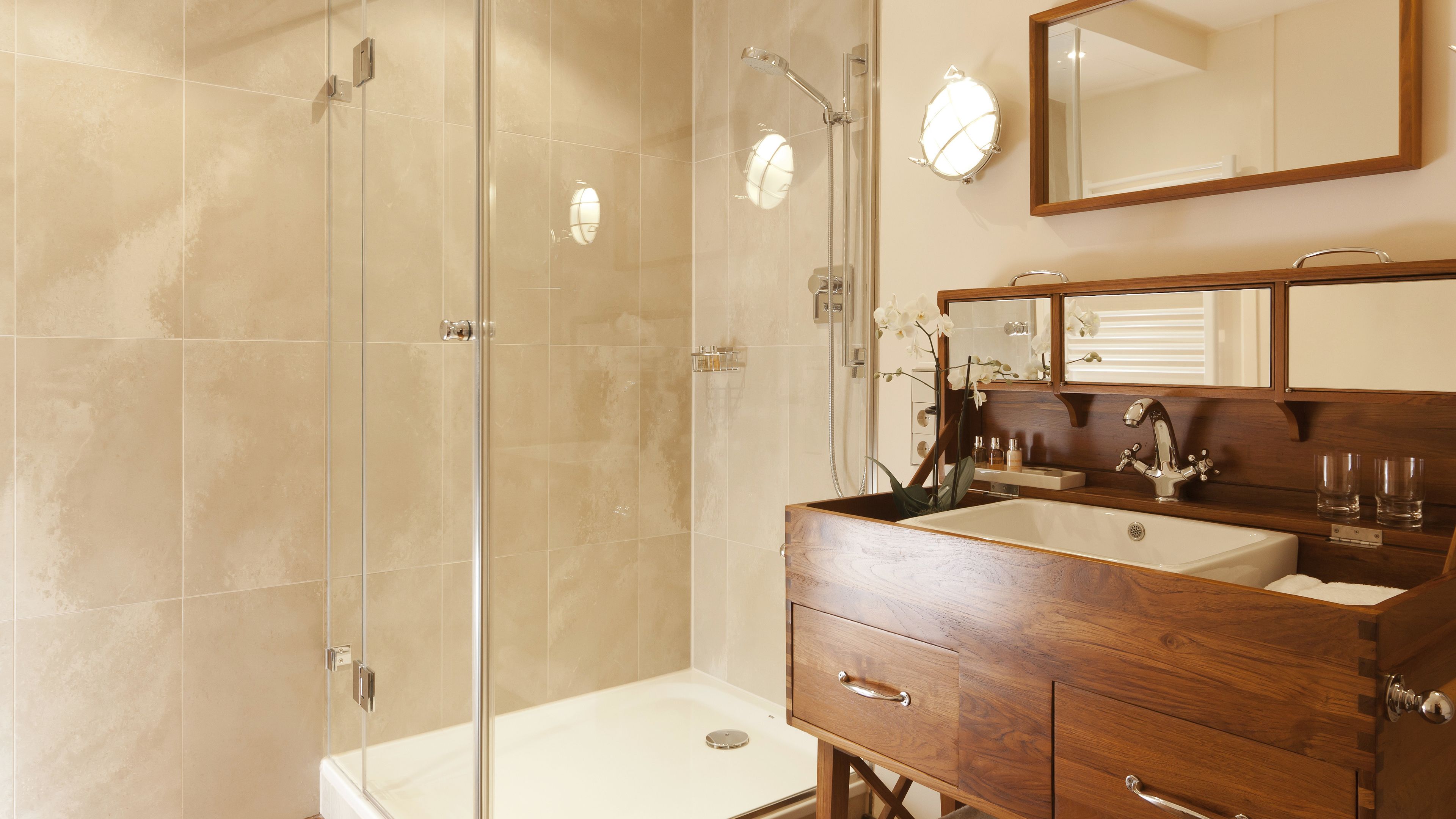 minibar, in-room safe, desk, free wifi