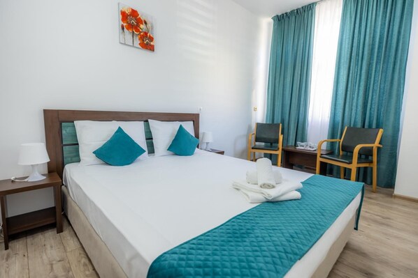 Soundproofing, iron/ironing board, free WiFi