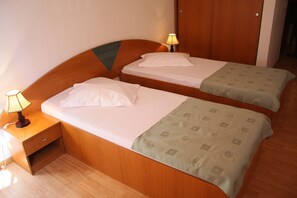 Chambre double | Système d’insonorisation, fer et planche à repasser