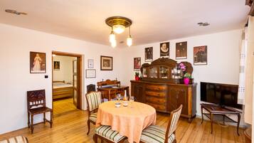 Suite, City View | Desk, blackout drapes, free WiFi, bed sheets