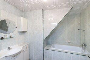Suite, City View | Bathroom | Deep soaking tub, free toiletries, hair dryer, towels - Pension Nostalgie - Minihotel (Cesky Krumlov)