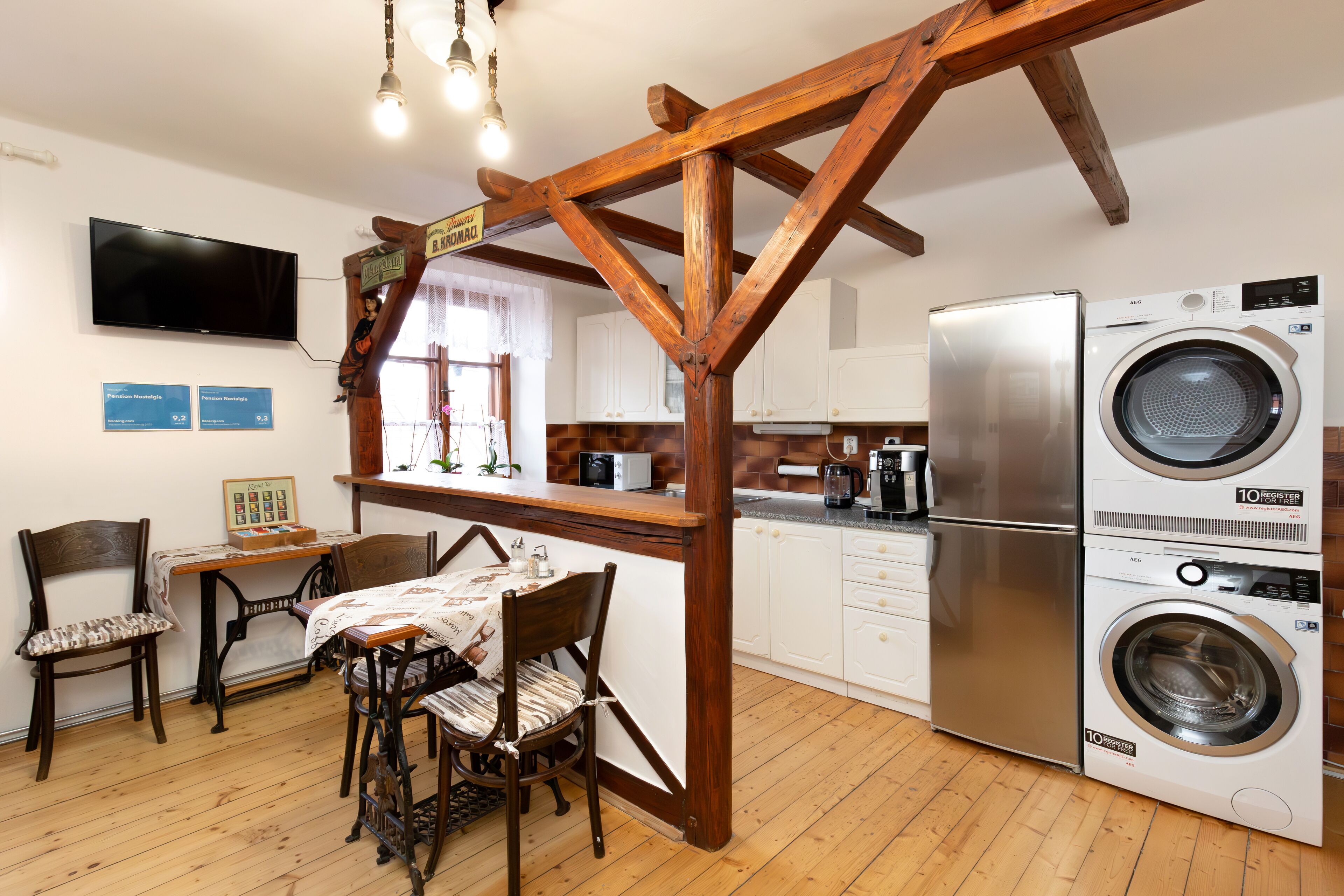 Kaffe-/temaskine, spisebord