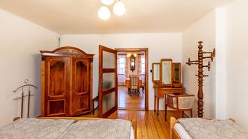 Suite, City View | Desk, blackout drapes, free WiFi, bed sheets