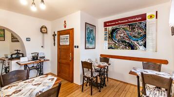 Coffee/tea maker, dining tables