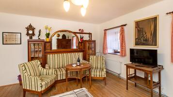 Superior Double Room | Desk, blackout drapes, free WiFi, bed sheets