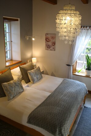 Comfort Twin Room | Premium bedding, minibar, in-room safe, individually decorated