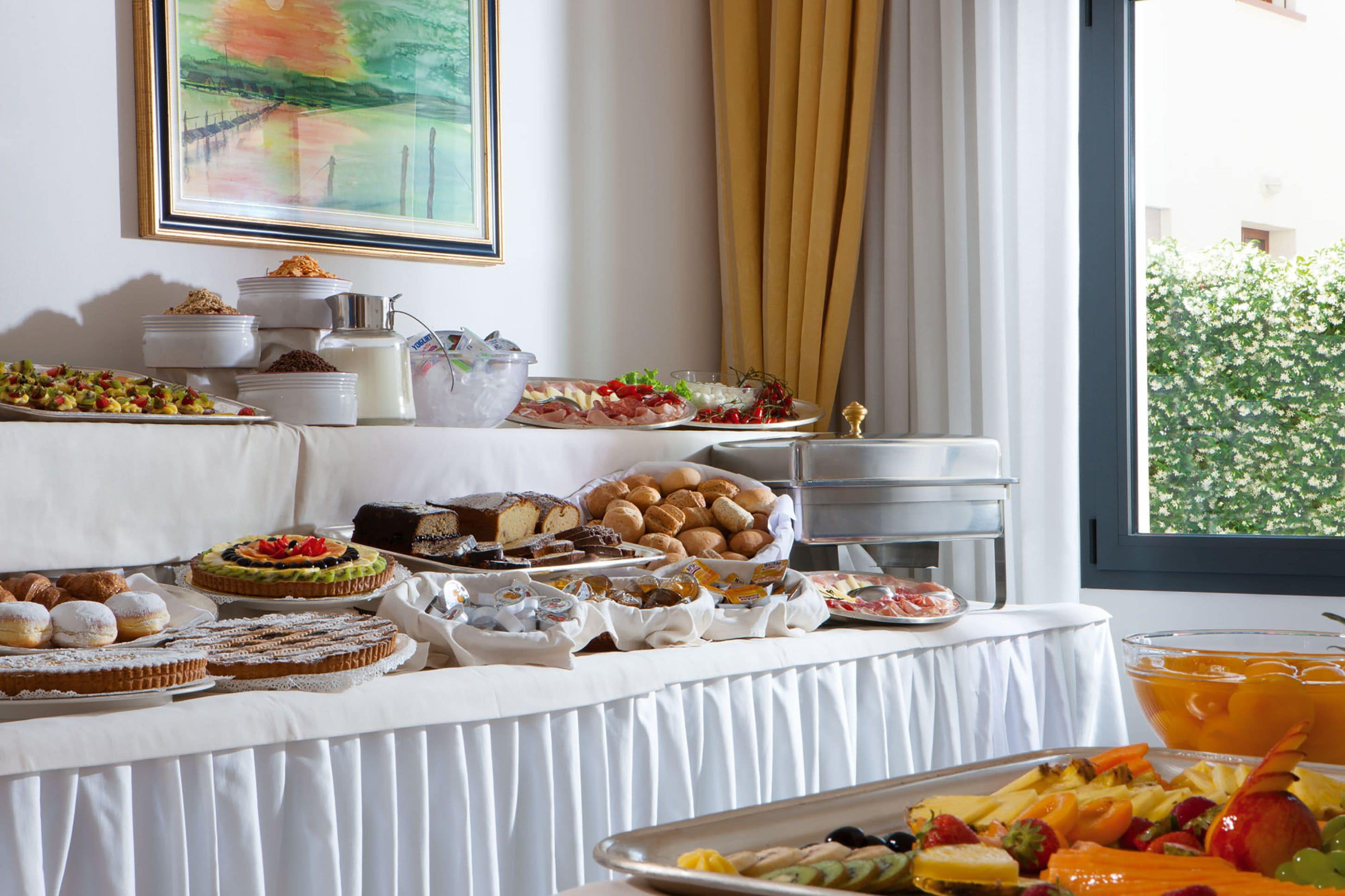 Desayuno buffet (EUR 10 por persona) 
