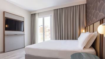 Deluxe Double Room, Balcony | Down comforters, in-room safe, desk, soundproofing