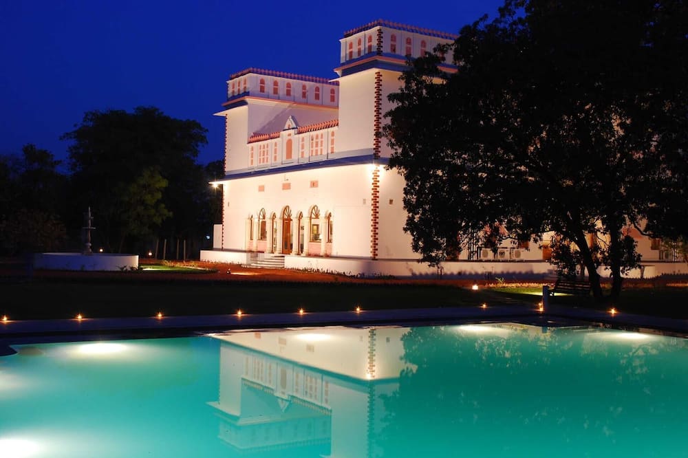 Bijay Niwas Palace - Bharkala