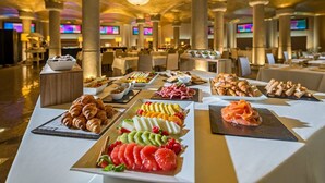 A buffet with various food items including pastries, fruits, and meats. - Suites Center Barcelona (Barcelona)