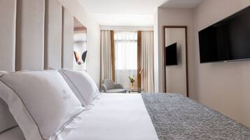 Roupas de cama de algodão egípcio, edredons de pluma, cofres nos quartos