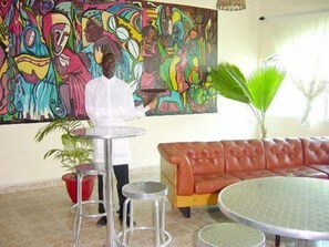 2 bars/lounges - Golden Beach Hotel (Serrekunda)