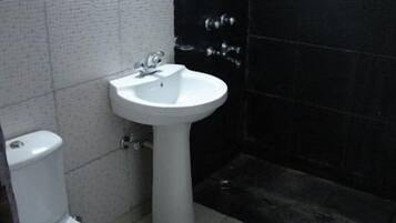 Dusche, kostenlose Toilettenartikel