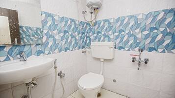 Super Deluxe Double Bedded Room | Bathroom | Shower, towels