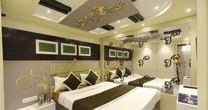Deluxe Double Bedded Room - Hotel Maneck (Ootacamund)