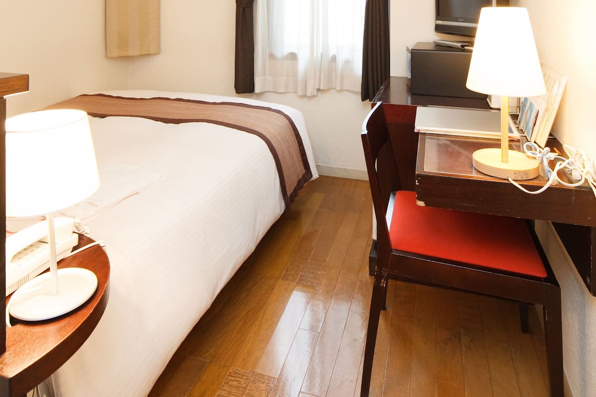 In-room safe, desk, blackout drapes, WiFi (free)