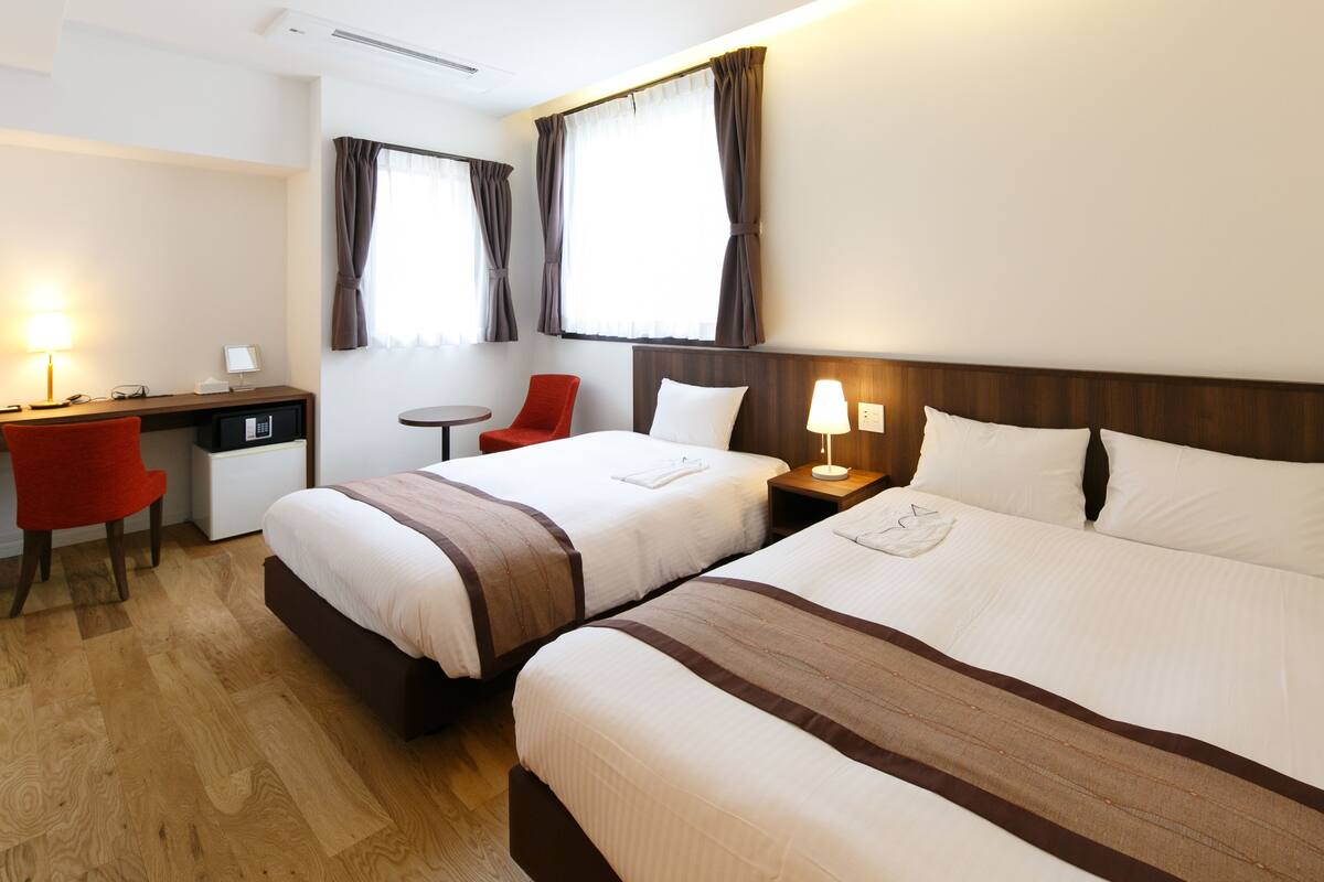 Standard Twin Room, Non Smoking | In-room safe, desk, blackout drapes, WiFi (free)